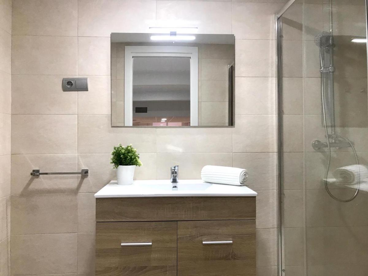 Modern & Spacious Apartment In Plaza De La Merced Málaga Esterno foto