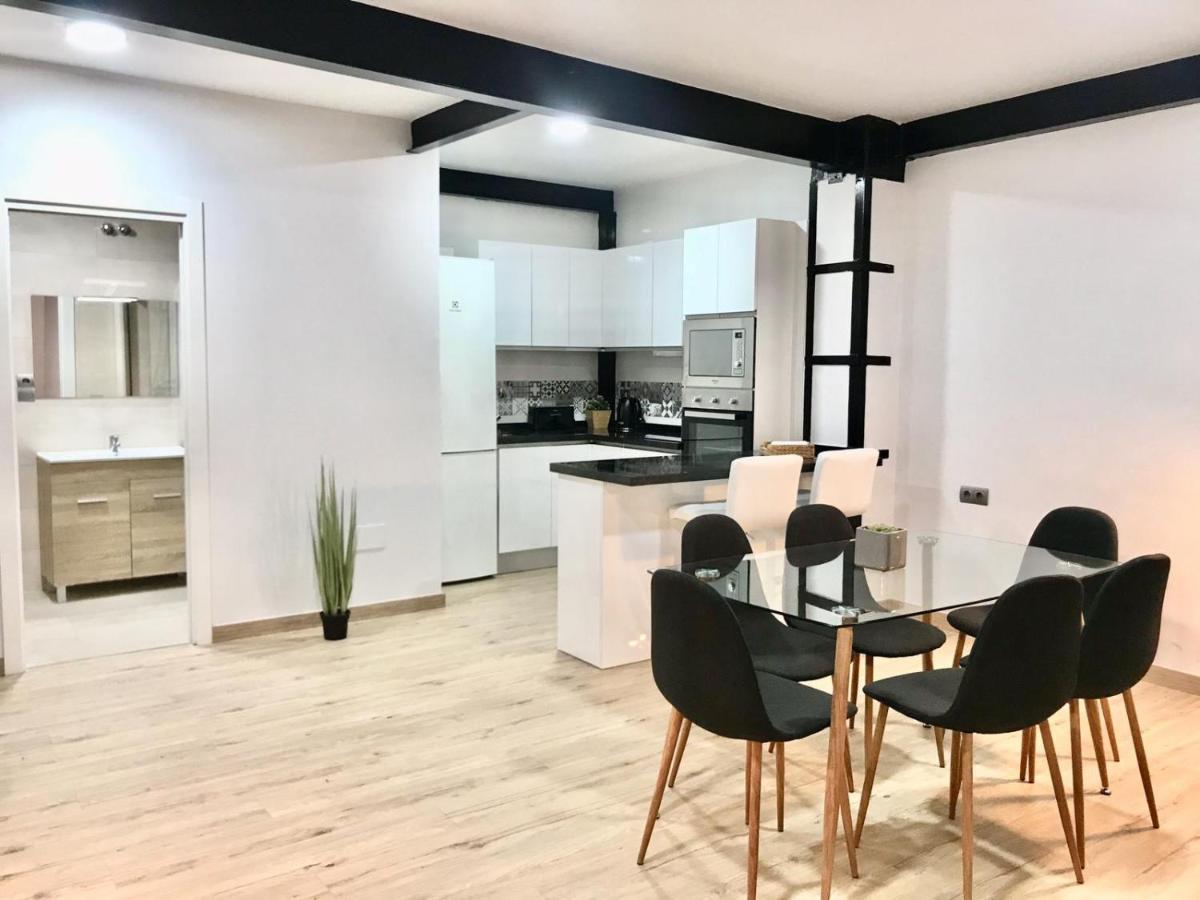 Modern & Spacious Apartment In Plaza De La Merced Málaga Esterno foto