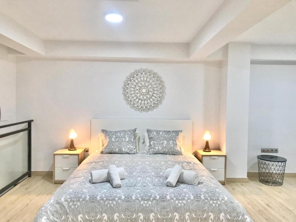 Modern & Spacious Apartment In Plaza De La Merced Málaga Esterno foto