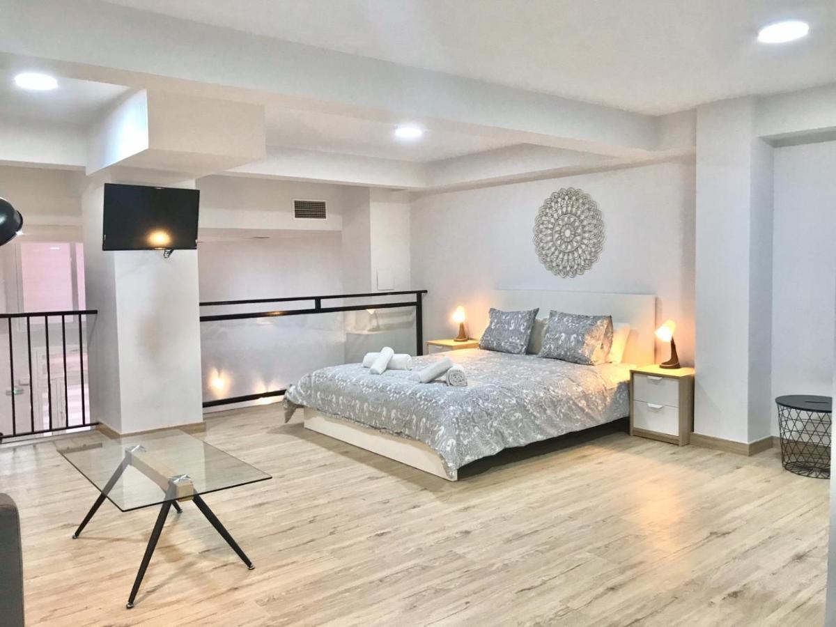 Modern & Spacious Apartment In Plaza De La Merced Málaga Esterno foto